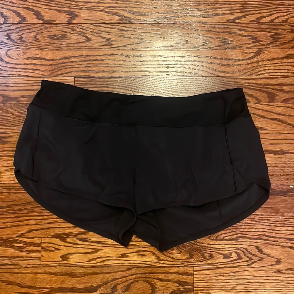 Black lululemon shorts speed up low rise lines short 2.5”